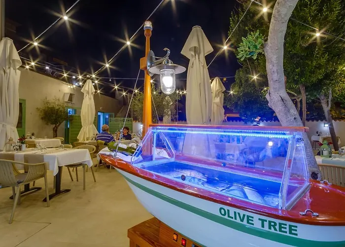 Vila Conte Szálloda Veli Lošinj